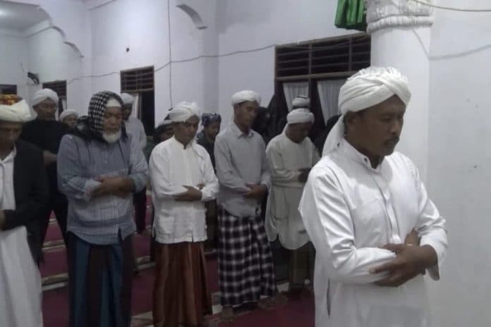 jamaah_tarekat_naqsabandiyah_al_kholidiyah_al_jalaliyah_mulai_berpuasa_hari_ini
