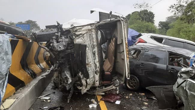jasa_raharja_jamin_santunan_untuk_korban_kecelakaan_beruntun_di_tol_cipularang