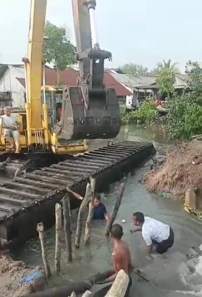 jawab_keluhan_warga_pemko_medan_benahi_tanggul_jebol_di_nelayan_indah