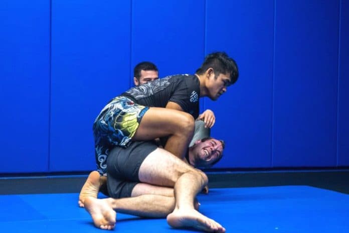 jeka_saragih_diharapkan_dapat_dukungan_berlaga_di_final_road_to_ufc