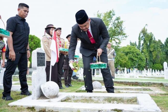 jelang_hut_kota_medan_ke_434_bobby_nasution_ziarah_ke_tmp