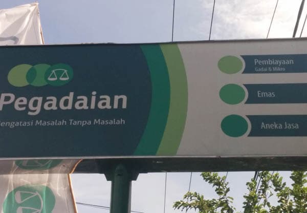 jelang_nataru_banyak_masyarakat_tebus_emas_di_pegadaian