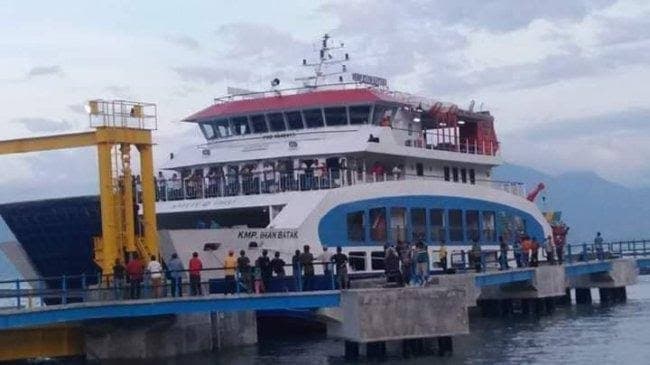 jelang_nataru_kendaraan_mulai_ramai_menyeberang_dari_ajibata_menuju_samosir