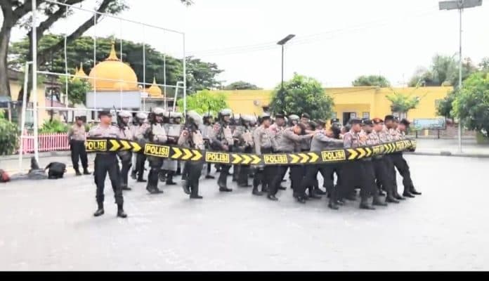 jelang_pelantikan_presiden_polres_batu_bara_siagakan_personel
