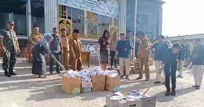 jelang_pemilu_kpu_tanjungbalai_musnahkan_3453_lembar_surat_suara