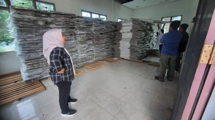jelang_pilkada_2024_kpu_simalungun_terima_4078_kotak_suara_dan_98634_segel