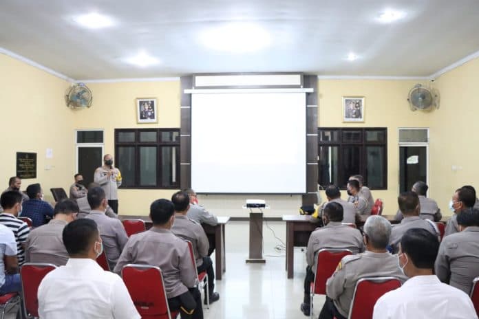 jelang_pilkades_kapolres_sergai_ingatkan_personil_bertindak_sesuai_sop