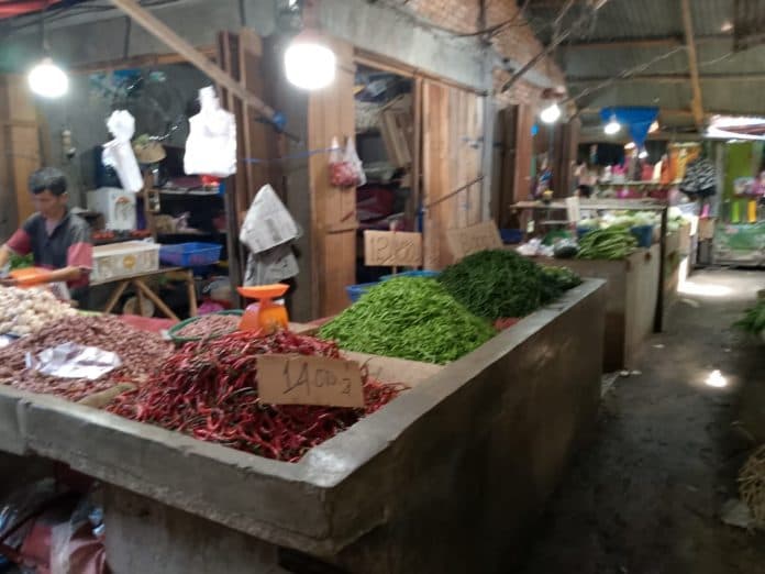 jelang_ramadan_harga_cabai_merah_di_pasar_dwikora_turun