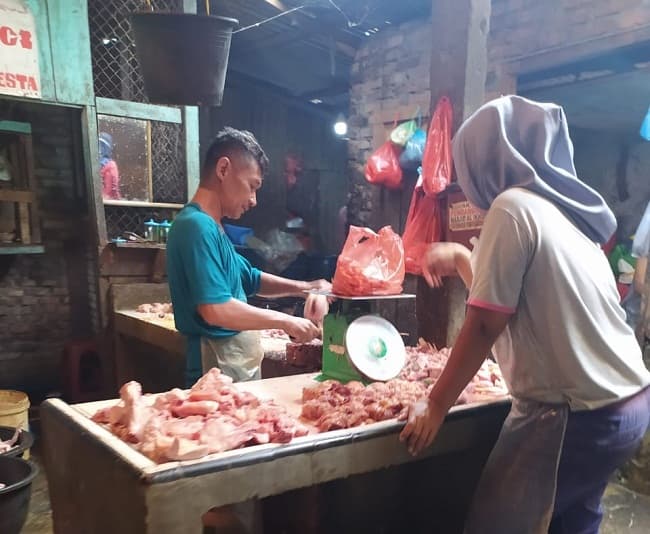 jelang_ramadhan_harga_daging_sapi_dan_ayam_di_siantar_beranjak_naik