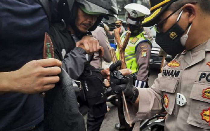 jelang_sidang_vonis_rizieq_shihab_200_lebih_simpatisan_diamankan