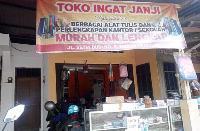 jelang_tahun_ajaran_baru_toko_perlengkapan_sekolah_di_medan_masih_sepi_pembeli