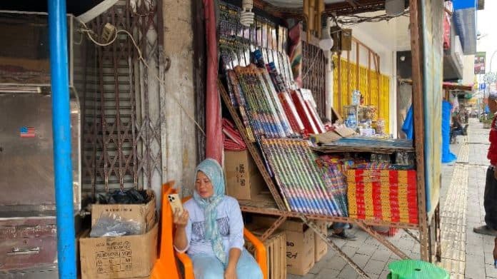 jelang_tahun_baru_2025_penjualan_kembang_api_sepi