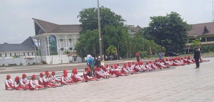 jelang_upacara_hari_kemerdekaan_calon_anggota_paskibraka_sumut_giatkan_latihan
