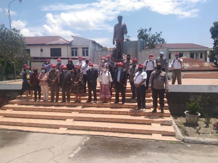 jemaat_hkbp_distrik_xi_toba_usai_ibadah_berbagi_asih_bersama_masyarakat_kurang_beruntung