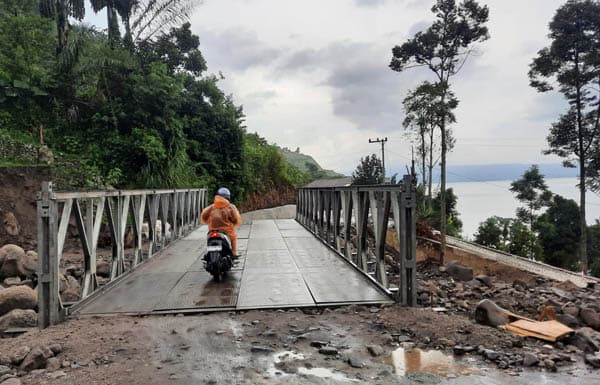 jembatan_bailey_di_binanga_bolon_selesai_dibangun_tigaras_haranggaol_30_menit