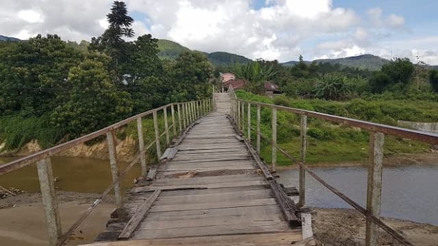 jembatan_lumbansoit_rusak_parah_bupati_taput_menunggu_perhatian_menteri_pupr_ri