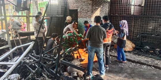 jemput_istri_kerja_dua_anak_dan_adik_darwin_manurung_tewas_terbakar
