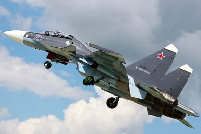 jet_tempur_rusia_terbang_rendah_mengintimidasi_kapal_perang_belanda_di_laut_hitam