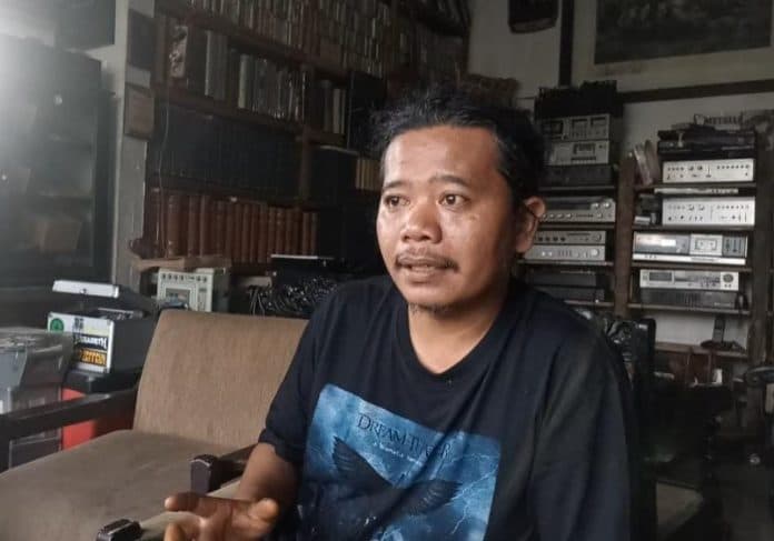 jhon_fawer_siahaan_penggiat_literasi_budaya_lokal_di_medan