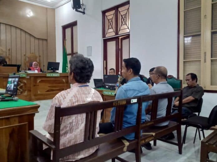jhonson_serahkan_uang_rp14_miliar_dan_rp450_juta_hefriansyah_dan_adiaksa_kembali_membantah
