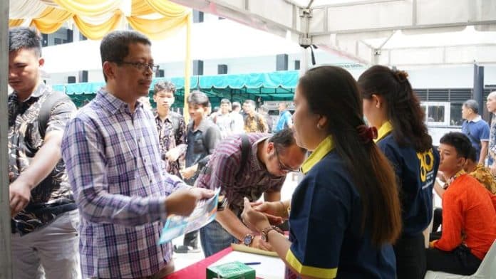job_fair_smkn_5_medan_jembatani_alumni_dengan_perusahaan