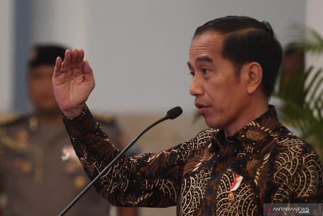 jokowi_ingatkan_menteri_agar_hati_hati_beri_informasi