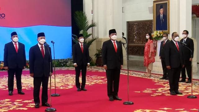 jokowi_resmi_lantik_2_menteri_dan_3_wakil_menteri_baru
