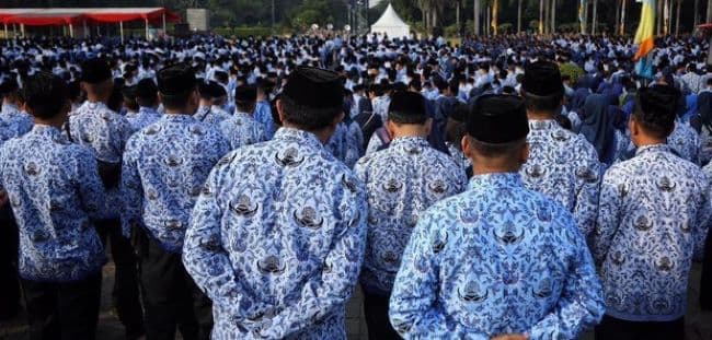 jokowi_setuju_jabatan_asn_diisi_tni_polri_al_araf_jangan_membodohi_masyarakat