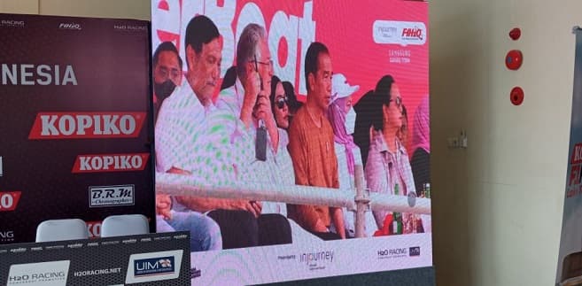 jokowi_tiba_di_balige_untuk_nonton_f1_powerboat_lake_toba