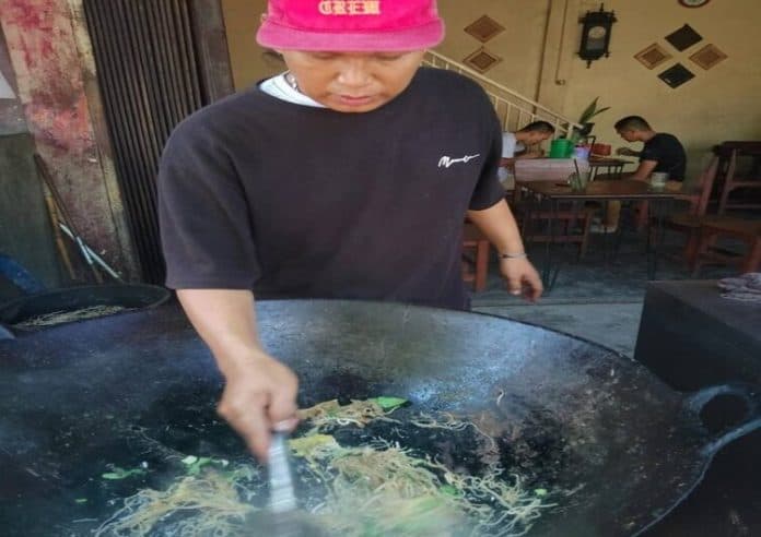 jualan_lontong_hingga_mie_balap_alumni_umsu_ini_bisa_beli_mobil_dan_2_rumah