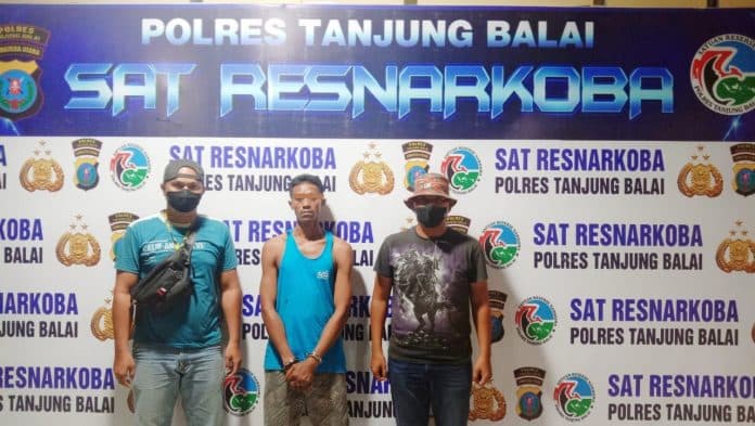 jualan_sabu_dengan_polisi_anto_ditangkap_personil_satnarkoba_polres_tanjungbalai