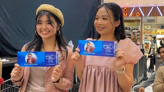 judika_berikan_blue_tiket_2_peserta_audisi_indonesian_idol_di_medan_lolos_ke_jakarta