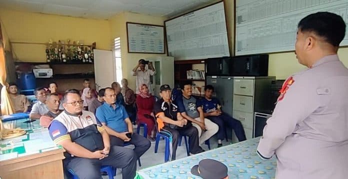 jumat_curhat_kapolsek_padang_hilir_sampaikan_pesan_kamtibmas