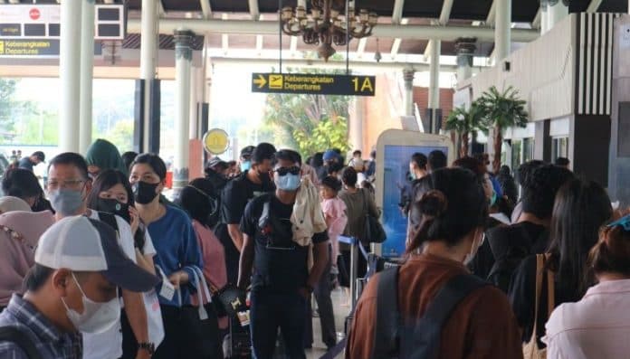 jumlah_penumpang_pesawat_tembus_2_juta_orang_hingga_h_2_lebaran