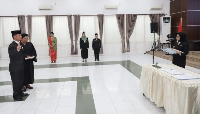 junaedi_sitanggang_dilantik_pj_sekda_siantar_ini_pesan_wali_kota