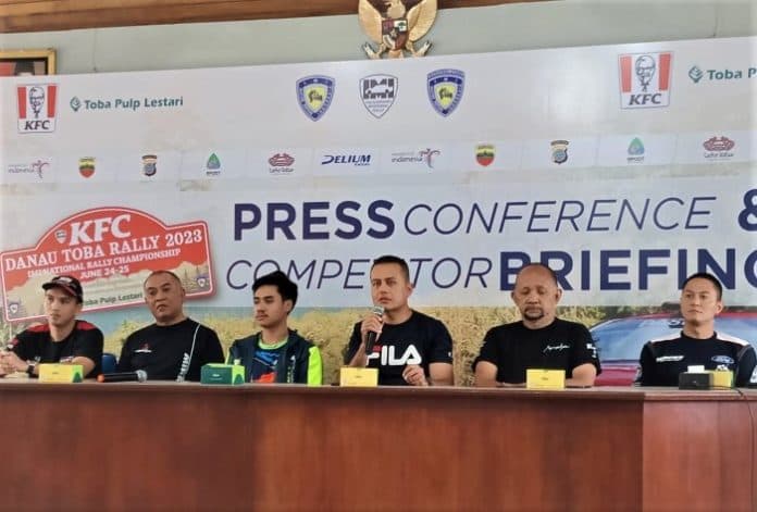 jurang_jadi_tantangan_ekstrim_bagi_para_pebalap_danau_toba_rally