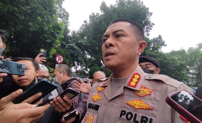 kabidhumas_polda_jabar_sebut_satu_polisi_meninggal_akibat_bom_astana_anyar