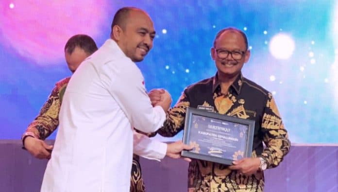 kabupaten_simalungun_raih_penghargaan_terbaik_i_tpid_award_teraktif_tahun_2023