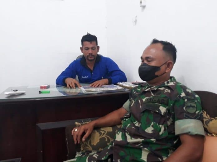 kades_pematang_terang_layani_warganya_meski_di_luar_jam_kantor