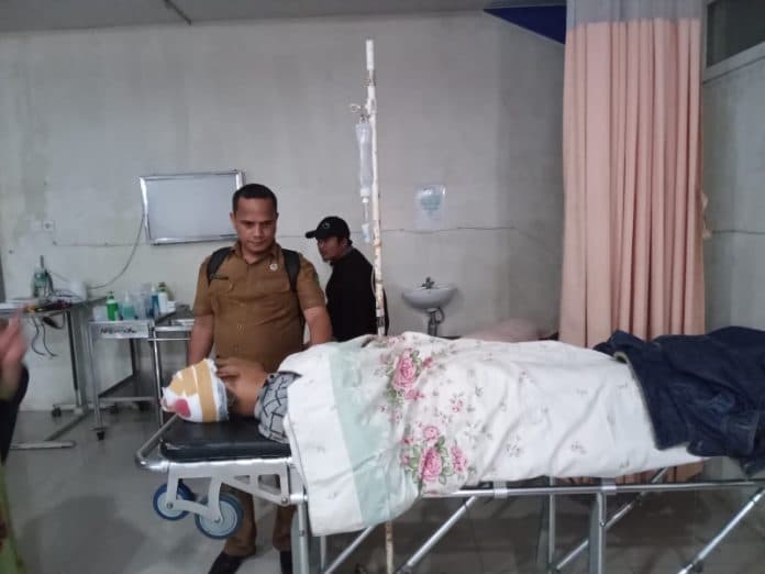 kades_sijungkang_tapsel_dibacok_pelaku_diburu_polisi