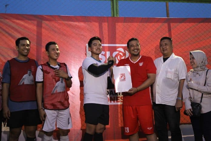 kaesang_serahkan_sk_dukungan_ke_bobby_nasution_maju_pilkada_sumut