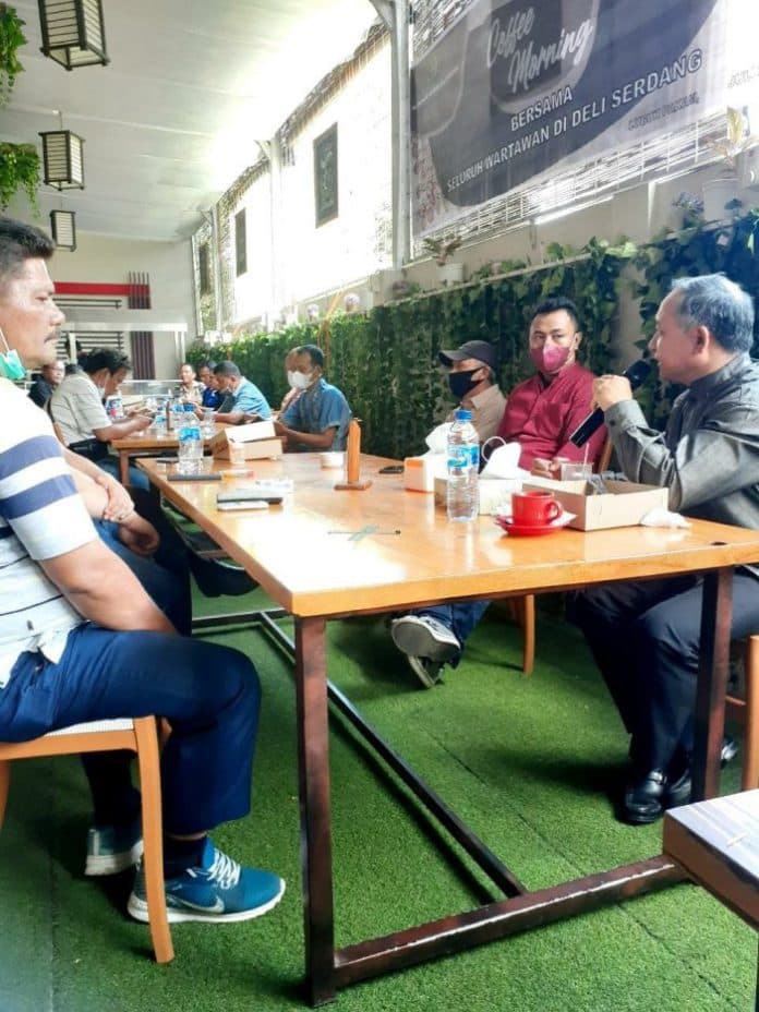 kajari_deli_serdang_wartawan_harus_berpedoman_kode_etik_jurnalistik