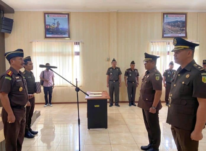 kajari_padangsidimpuan_lantik_kasipidsus_dan_kasubbagbin