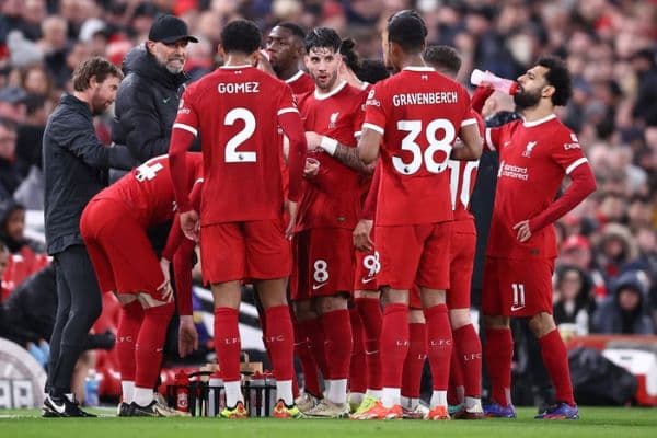 kala_wasit_hentikan_laga_liverpool_vs_sheffield_untuk_buka_puasa