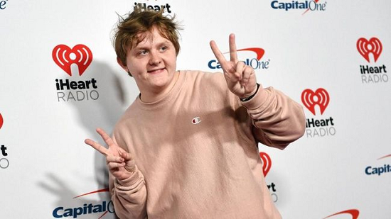 kambuh_saat_konser_lewis_capaldi_ngaku_idap_sindrom_tourette
