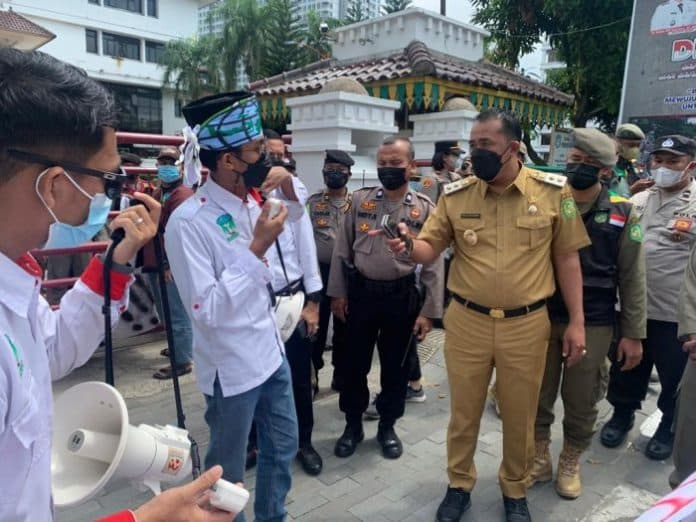 kammi_kembali_demo_kantor_wali_kota_medan_aulia_rachman_nanti_perwakilan_ketemu_saya