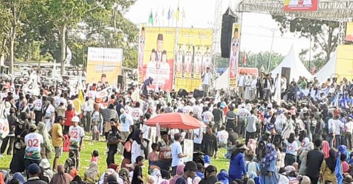 kampanye_akbar_cabup_batu_bara_02_baharuddin_sampaikan_program_unggulan