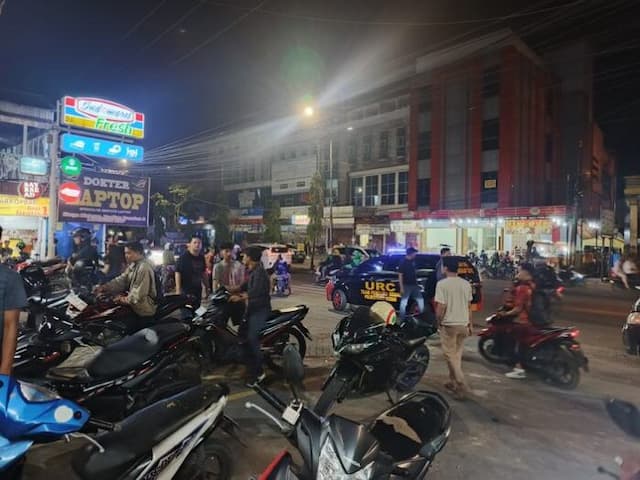 kampus_unika_kembali_bentrok_minimarket_jadi_sasaran_harus_tutup