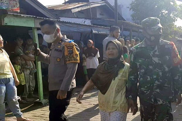 kanit_narkoba_polres_belawan_dibacok_warga_saat_melakukan_penggerebekan_kasus_narkoba