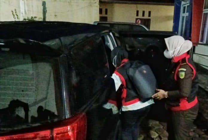 kantor_dinkes_tapteng_digeledah_berkas_bertuliskan_bok_diboyong_kejati_sumut